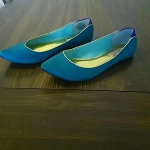 Jennifer Lopez Green Flats Size 9